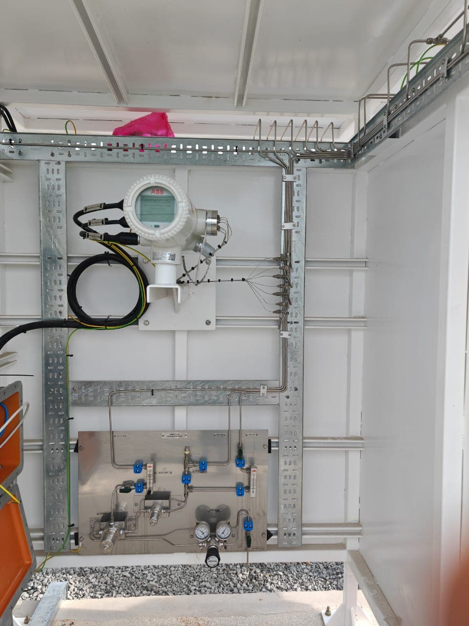 ABB Totalflow NGC installed on site with sample conditioning panel